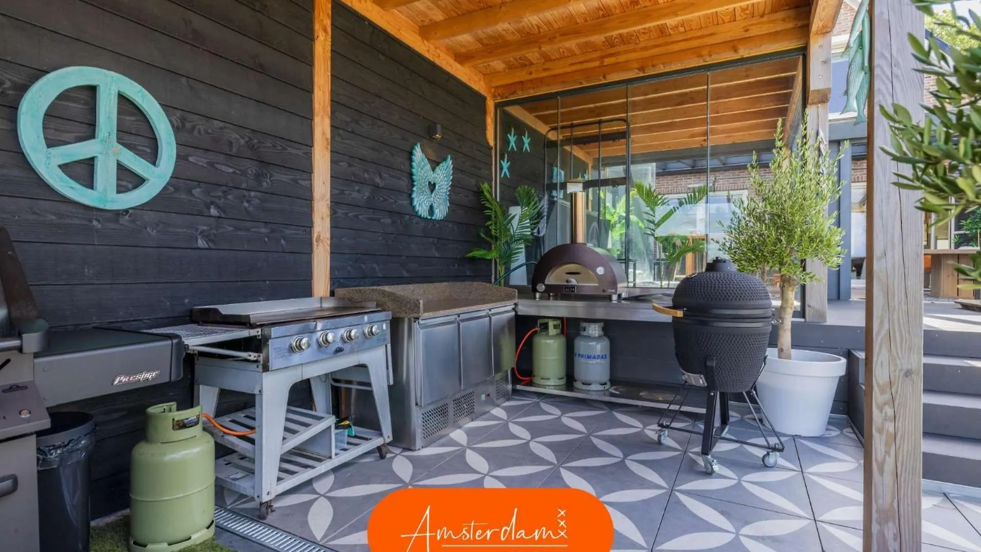 Amsterdam Group Stay - Jacuzzi, Sauna & Cinema 즈와넨버그 0*,