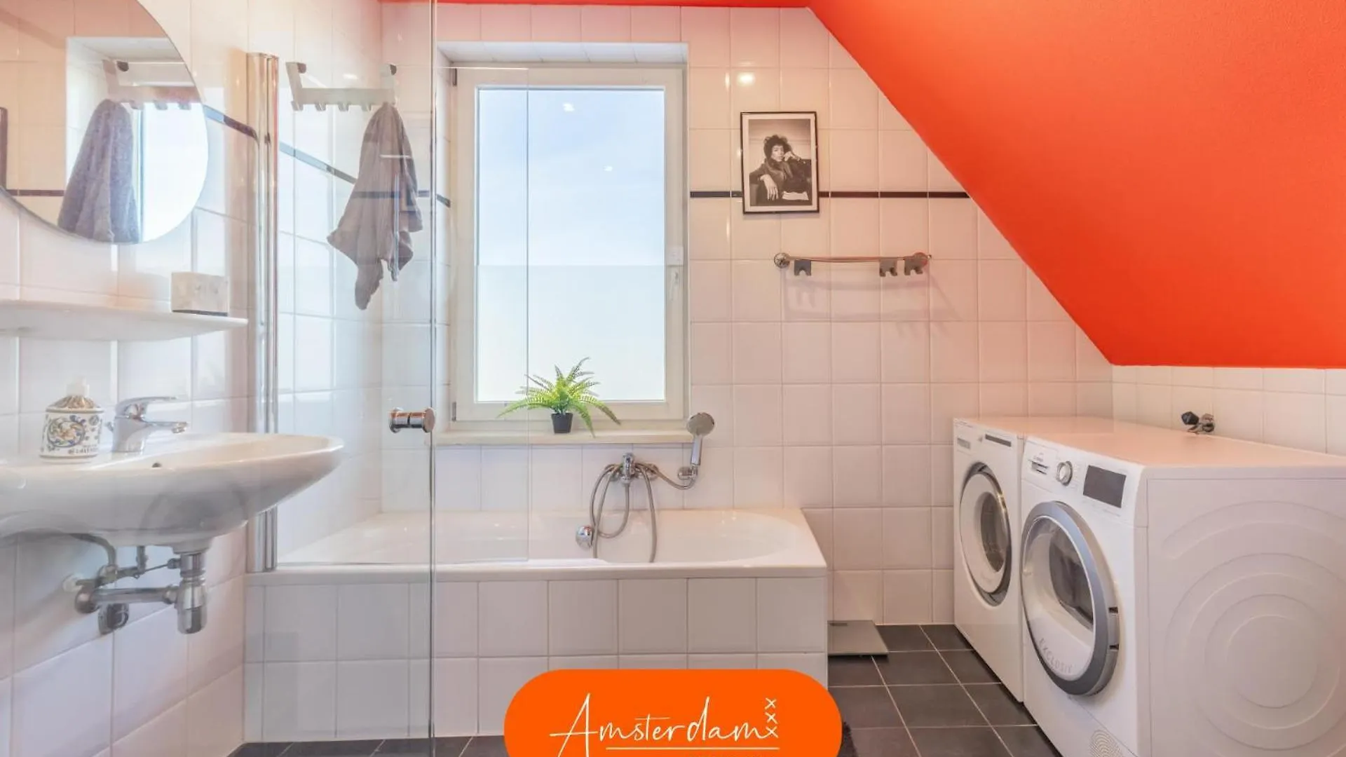 Amsterdam Group Stay - Jacuzzi, Sauna & Cinema 즈와넨버그 네덜란드
