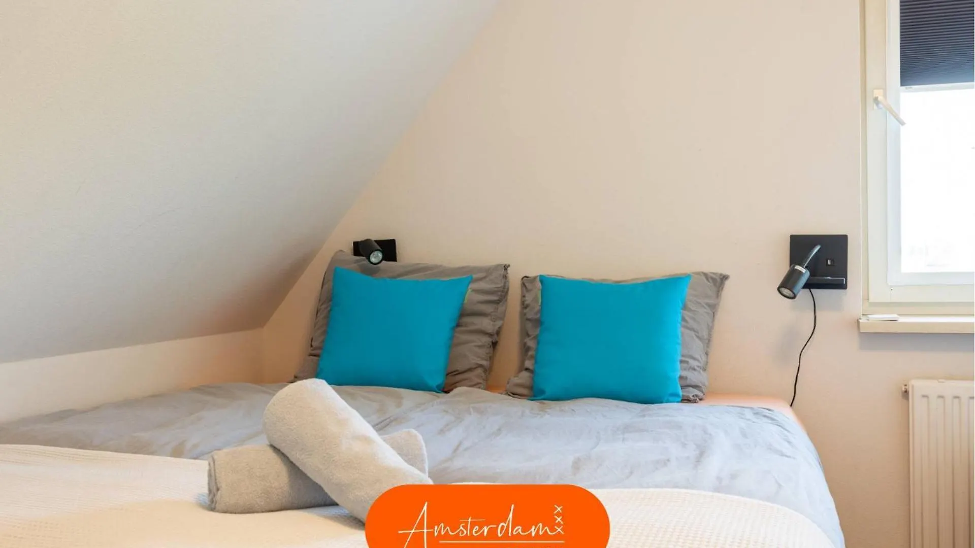 Amsterdam Group Stay - Jacuzzi, Sauna & Cinema 즈와넨버그 펜션