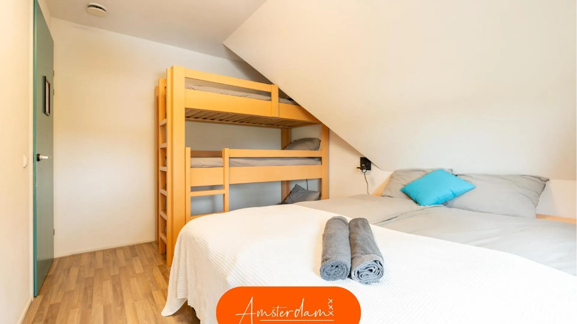 Amsterdam Group Stay - Jacuzzi, Sauna & Cinema 즈와넨버그 0*,